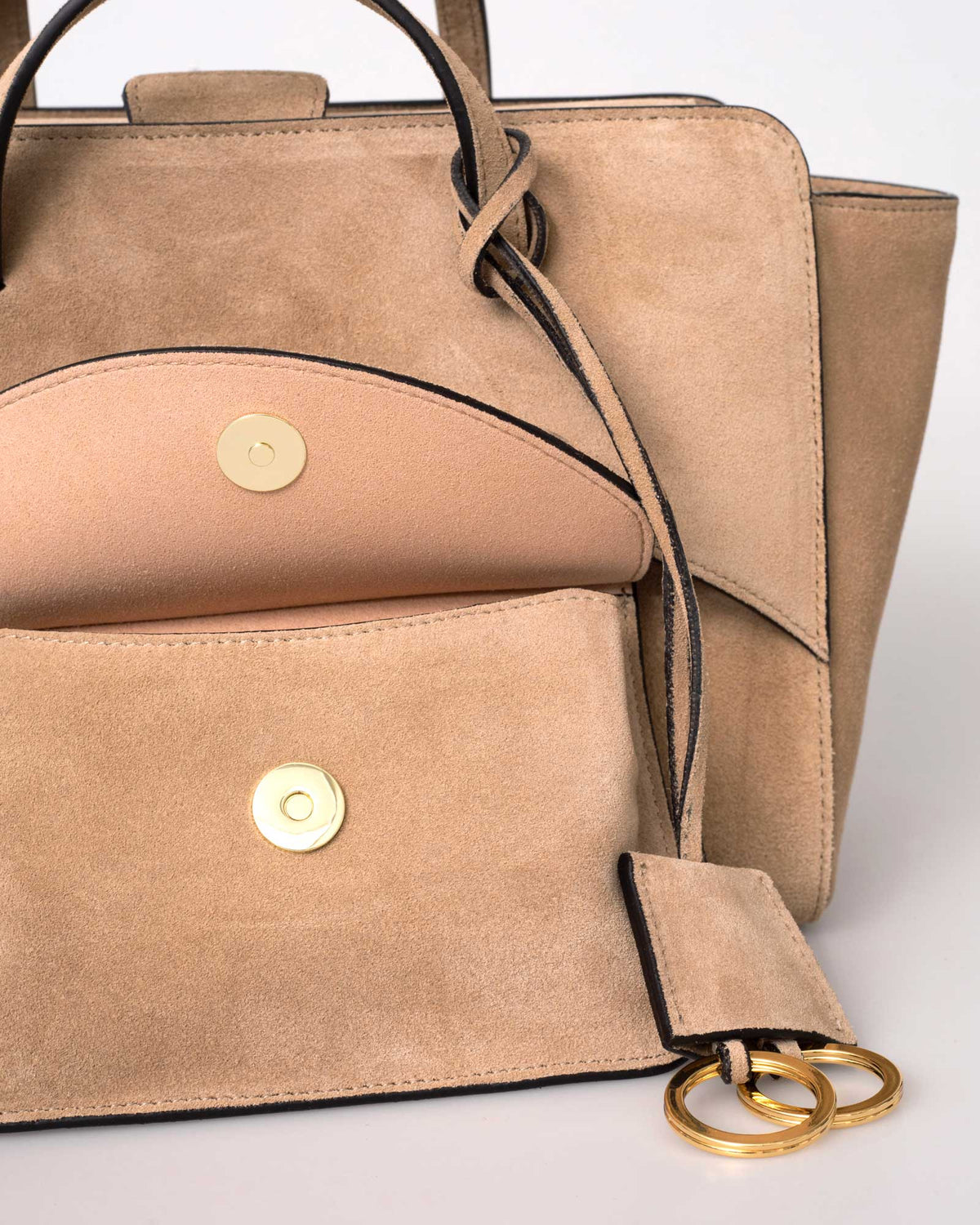 Flap M Suede Camel